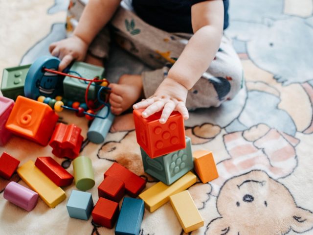 Lego Duplo ou Mega Bloks pour enfant de 2 ans